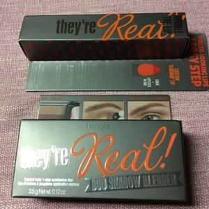 Benefit Double Lip & eye duo shadow